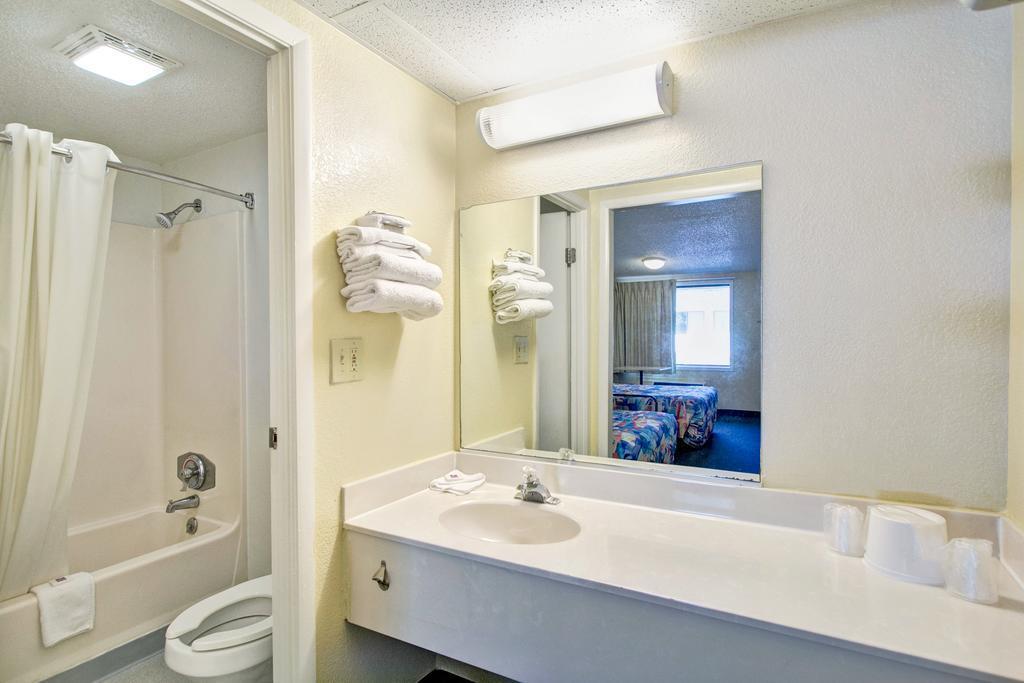 Super 8 By Wyndham Aberdeen Southern Pines Ngoại thất bức ảnh
