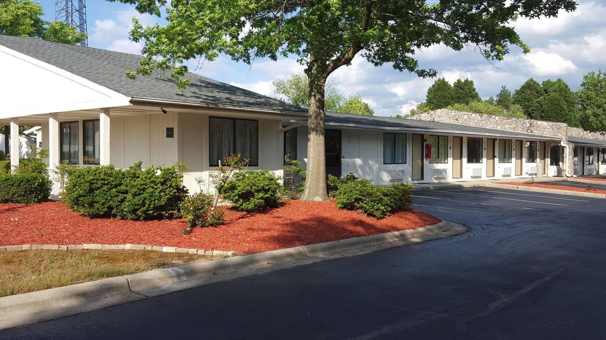 Super 8 By Wyndham Aberdeen Southern Pines Ngoại thất bức ảnh