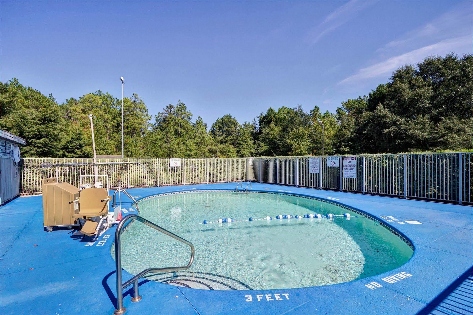 Super 8 By Wyndham Aberdeen Southern Pines Ngoại thất bức ảnh