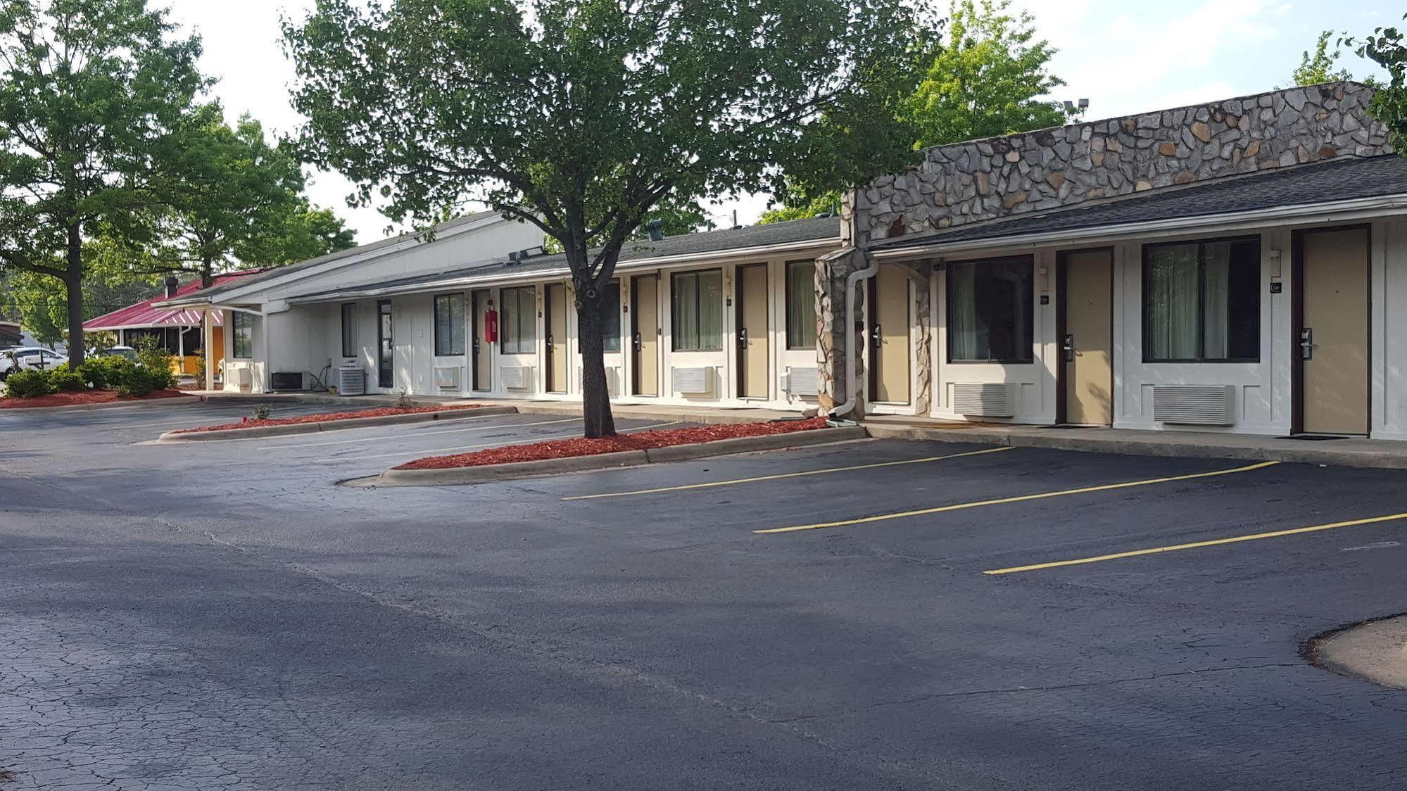 Super 8 By Wyndham Aberdeen Southern Pines Ngoại thất bức ảnh